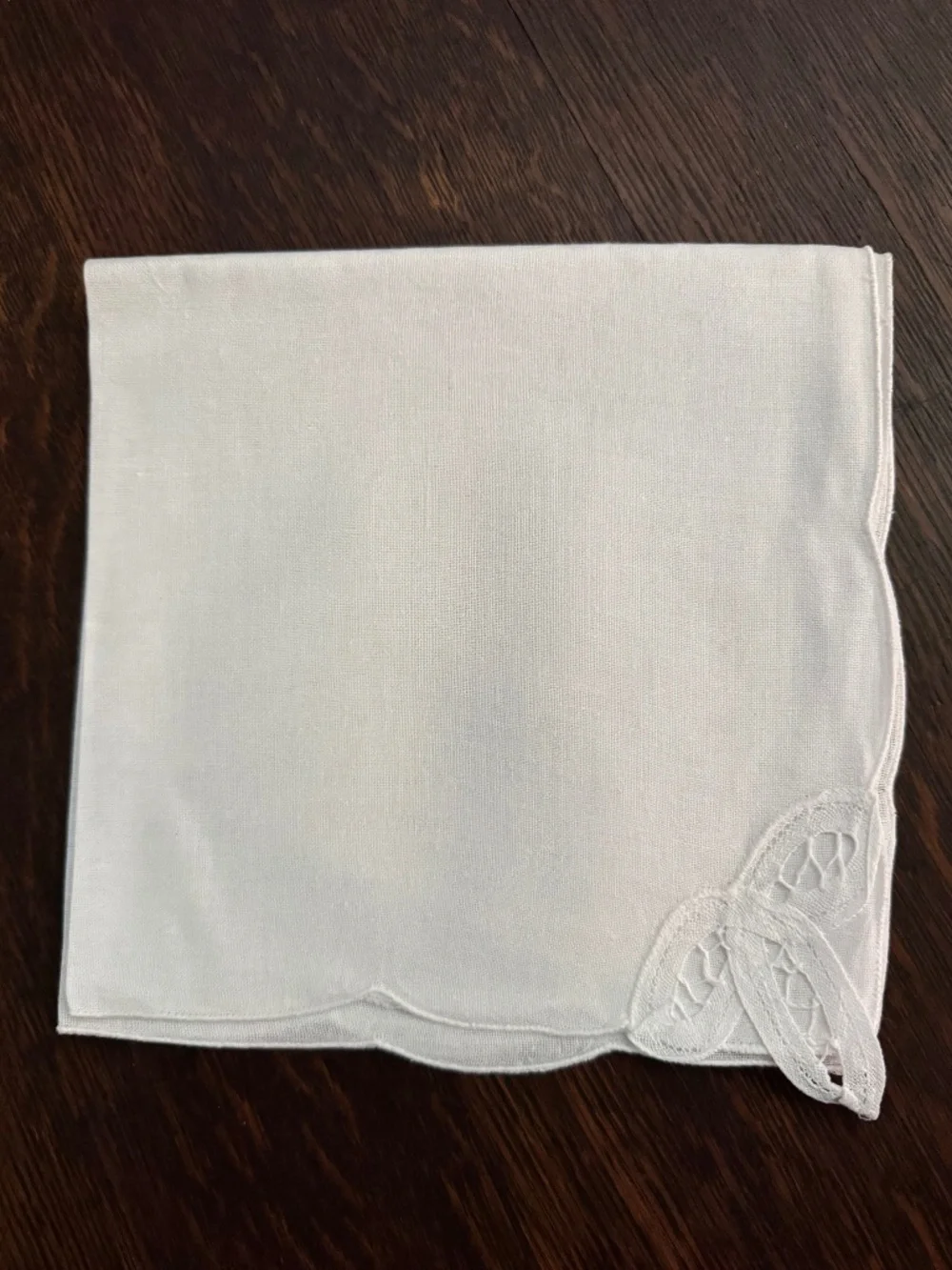 BRAND NEW SET OF 6 VINTAGE WHITE CLOTH NAPKINS EMBROIDERED